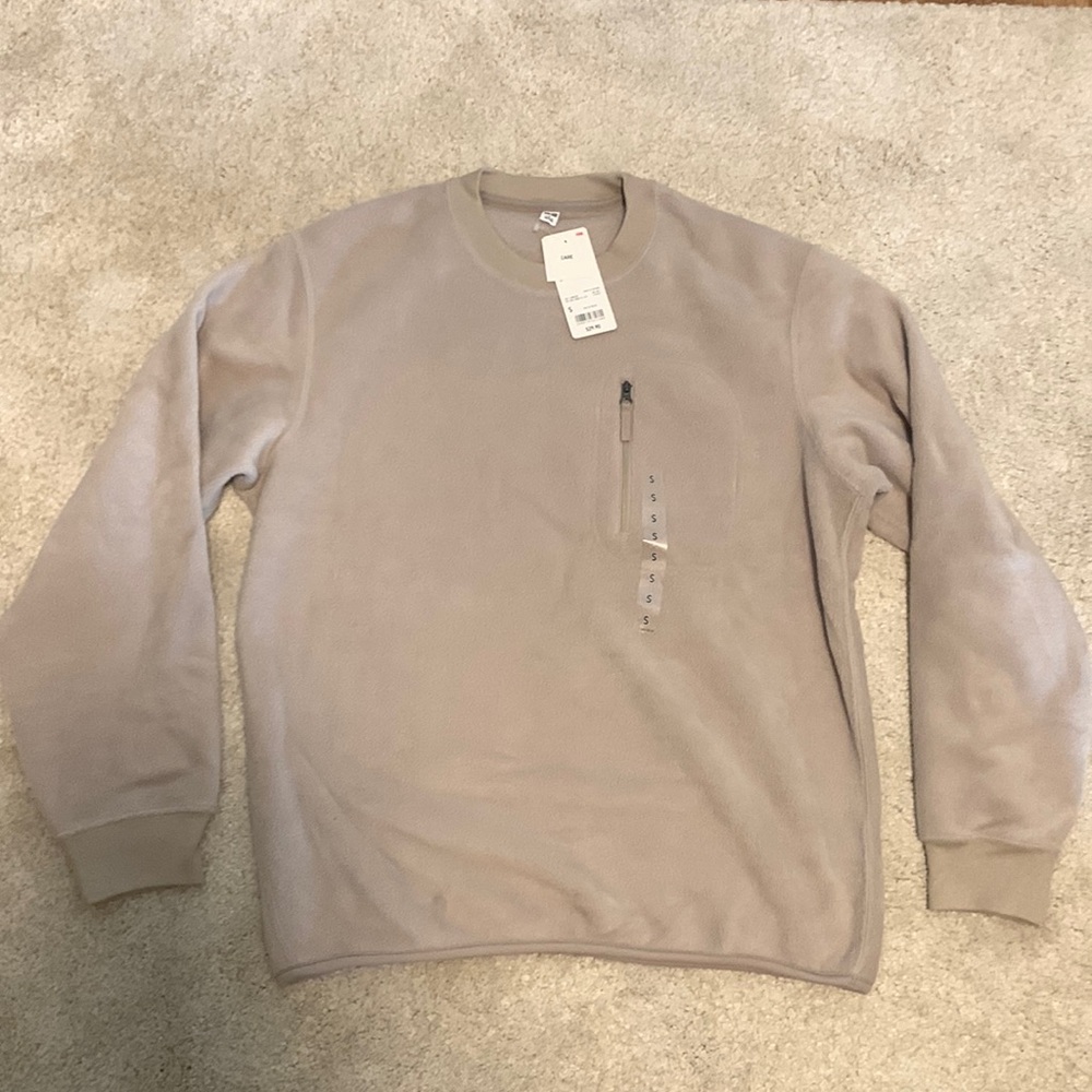 Uniqlo fleece sweater